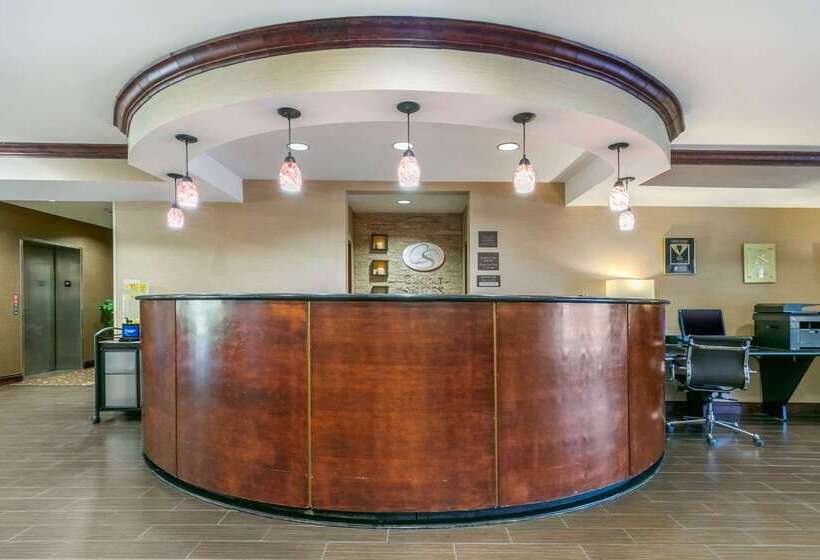 Отель Comfort Suites