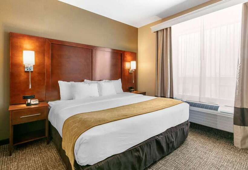 Отель Comfort Suites