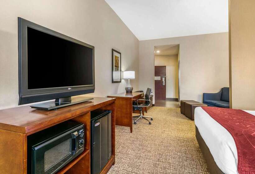 Отель Comfort Suites