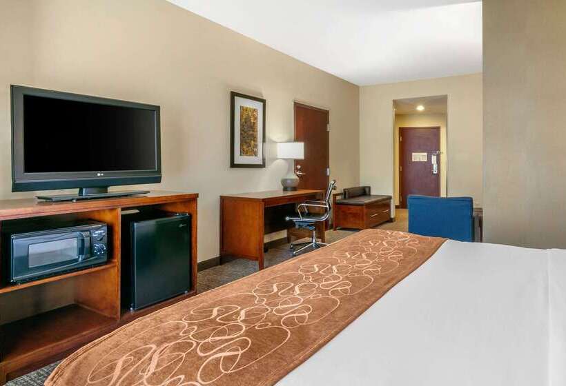 Отель Comfort Suites