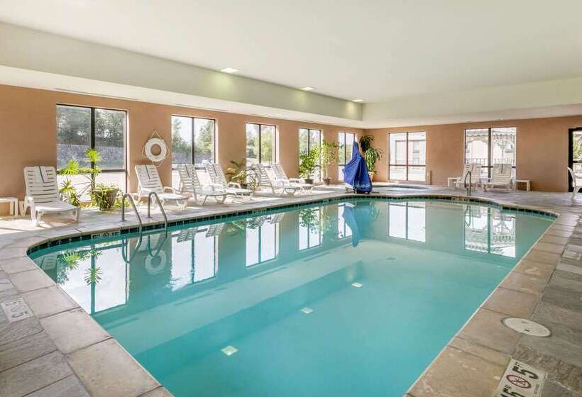 Отель Comfort Suites