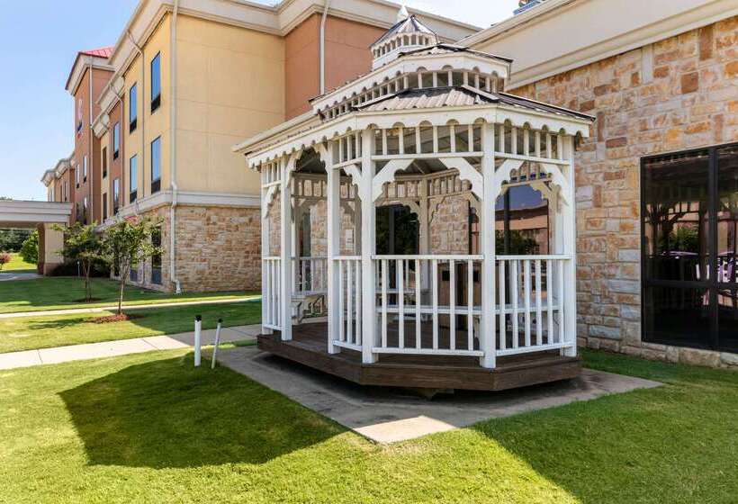 Отель Comfort Suites