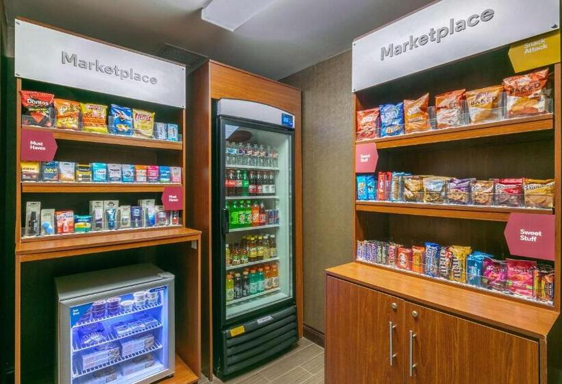 Отель Comfort Suites