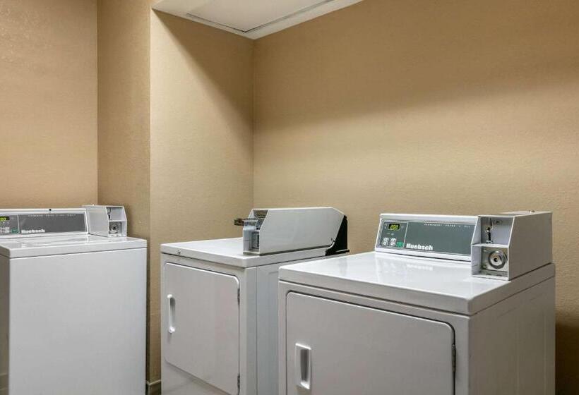 Отель Comfort Suites