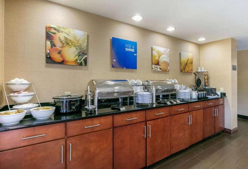 Отель Comfort Suites