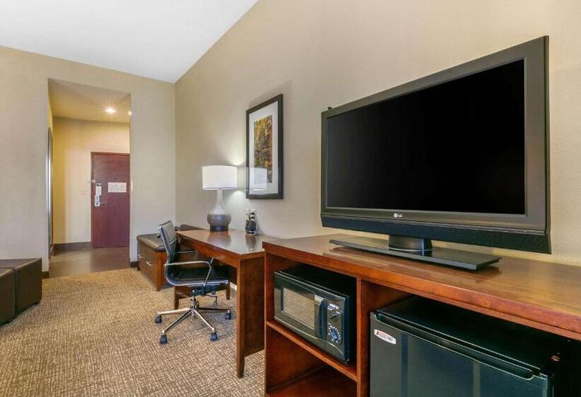 Отель Comfort Suites