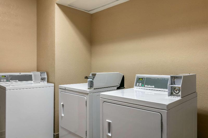 Отель Comfort Suites