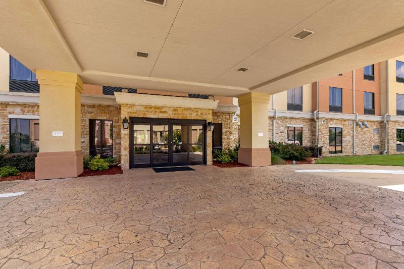 Отель Comfort Suites