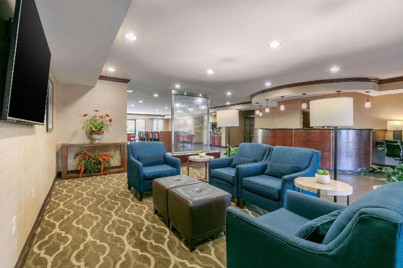 Отель Comfort Suites