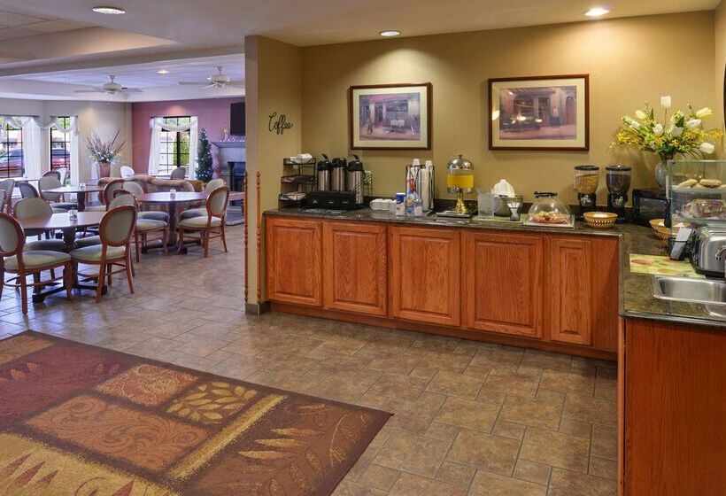 فندق Country Hearth Inn & Suites Edwardsville