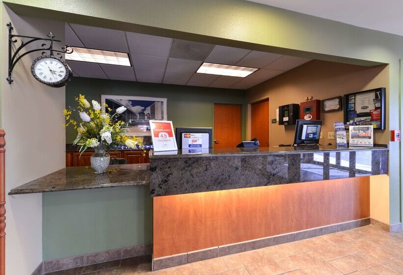 فندق Country Hearth Inn & Suites Edwardsville
