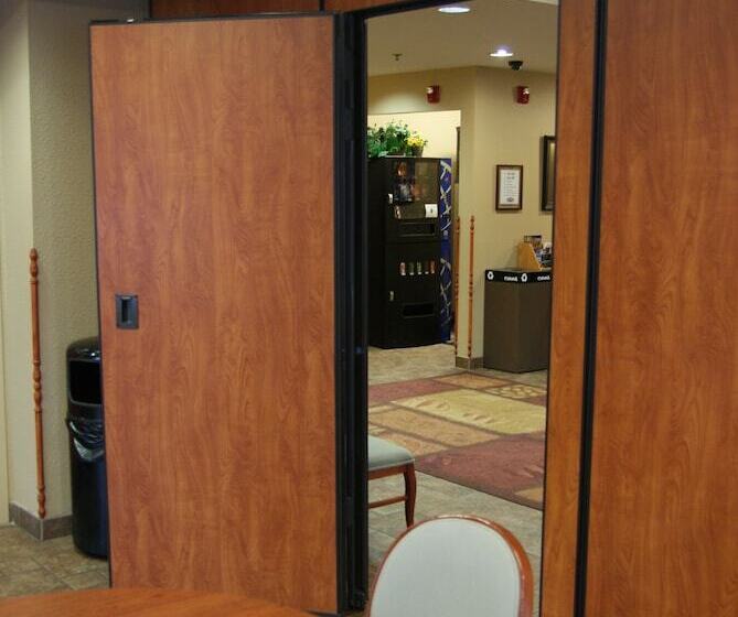فندق Country Hearth Inn & Suites Edwardsville