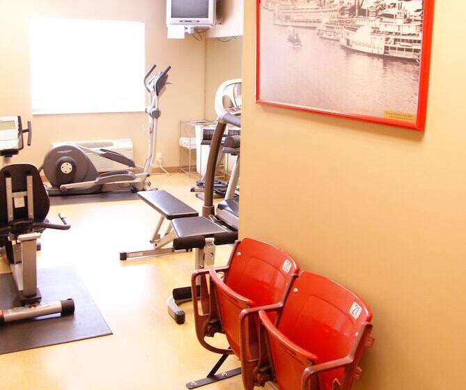 فندق Country Hearth Inn & Suites Edwardsville