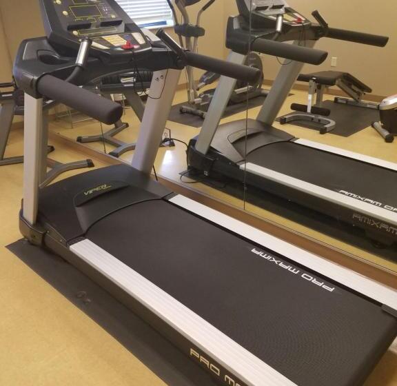 فندق Country Hearth Inn & Suites Edwardsville