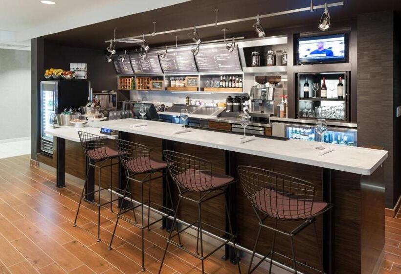 ホテル Courtyard By Marriott Hattiesburg