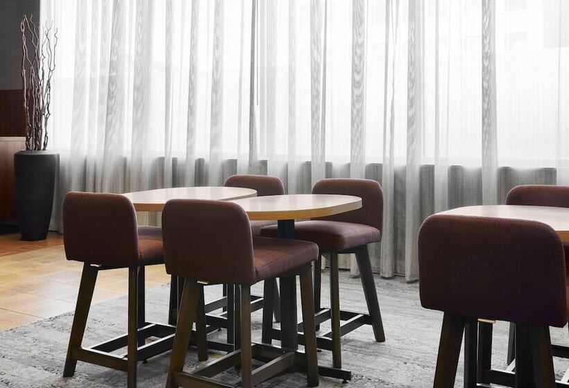 בית מלון כפרי Courtyard By Marriott Newark Downtown