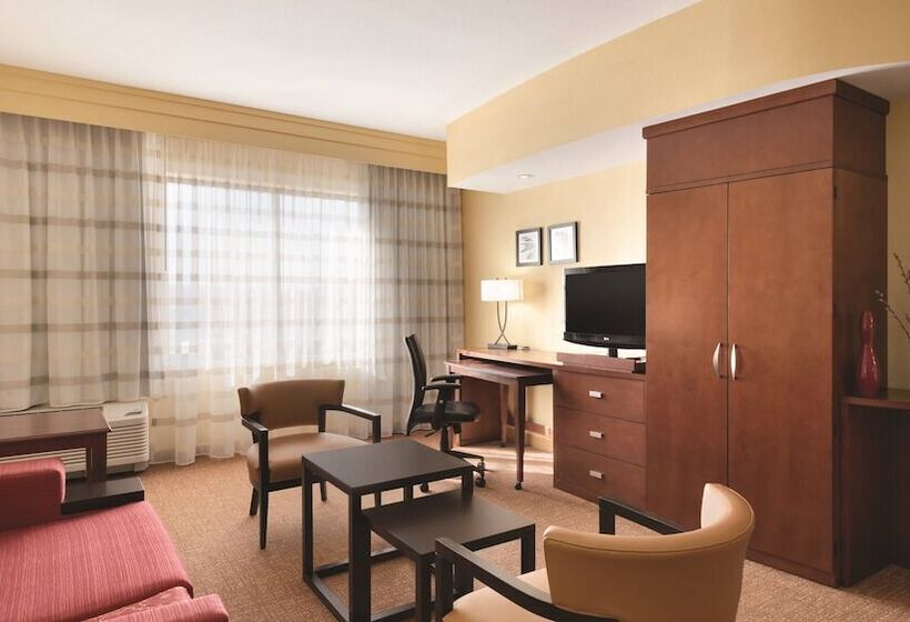 ホテル Courtyard By Marriott Salisbury