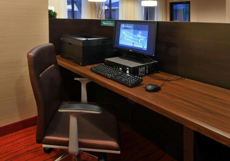 فندق Courtyard By Marriott Valdosta