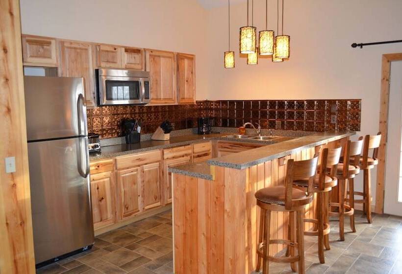 فندق Crooked River Lodge