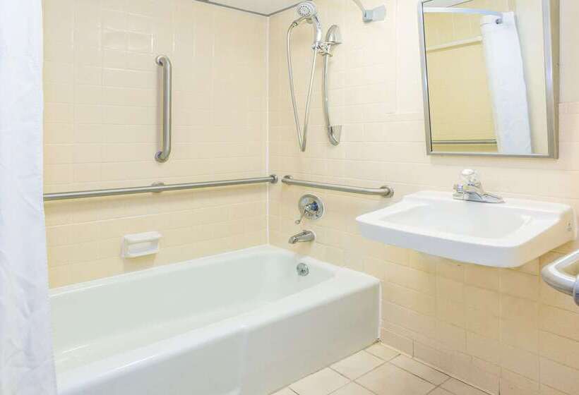 בית מלון כפרי Days Inn By Wyndham Valdosta/near Valdosta Mall