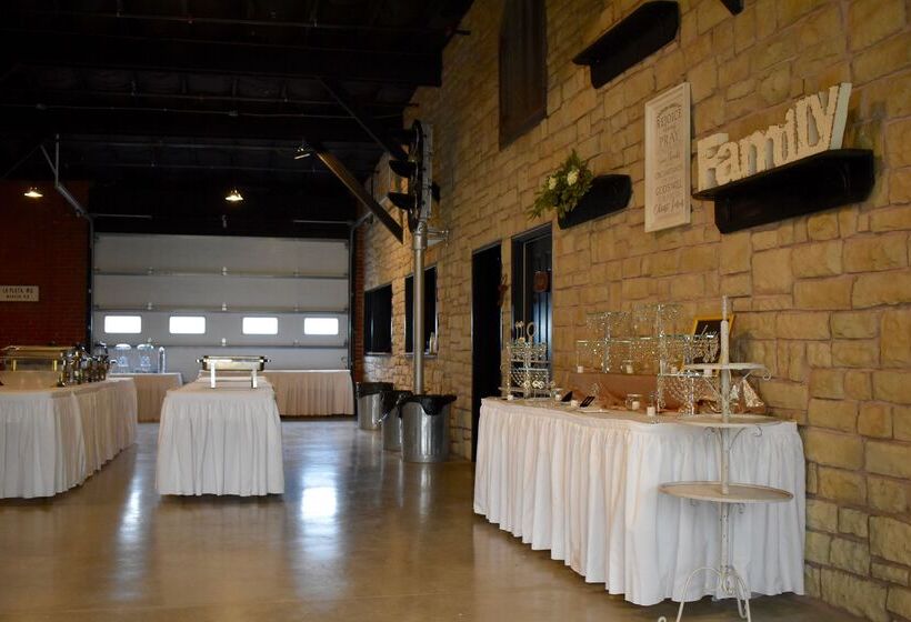 فندق Depot Inn & Suites