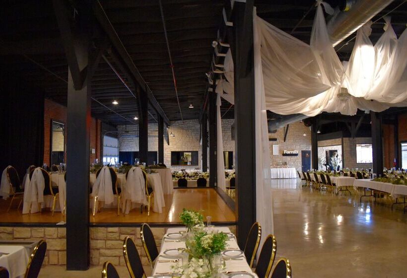 فندق Depot Inn & Suites