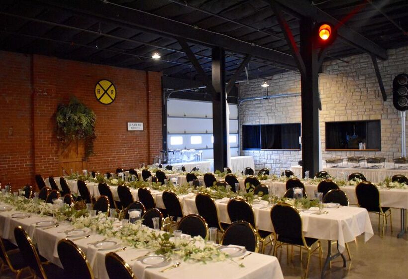 فندق Depot Inn & Suites