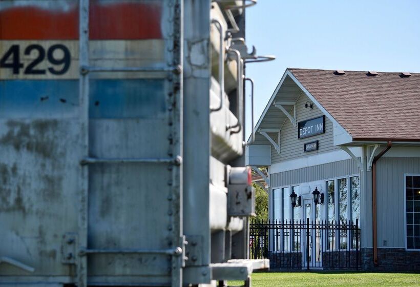 فندق Depot Inn & Suites