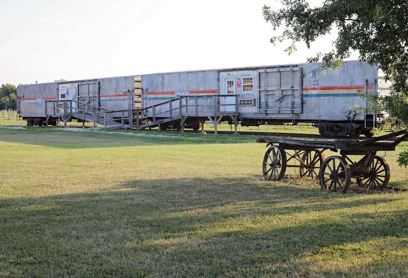 فندق Depot Inn & Suites