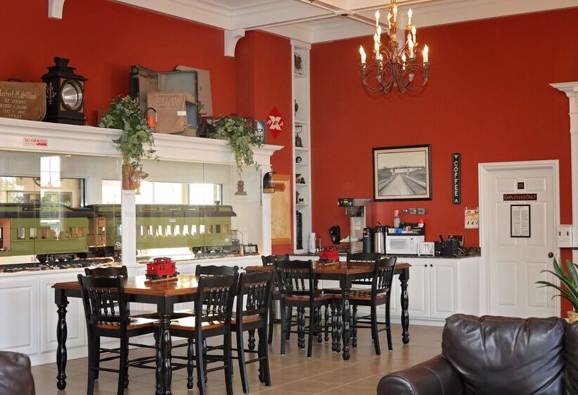 فندق Depot Inn & Suites