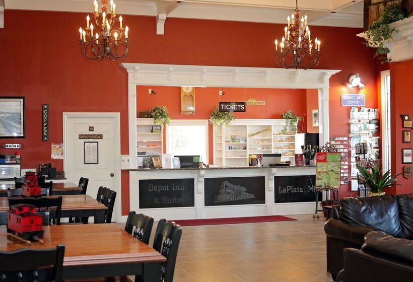 فندق Depot Inn & Suites