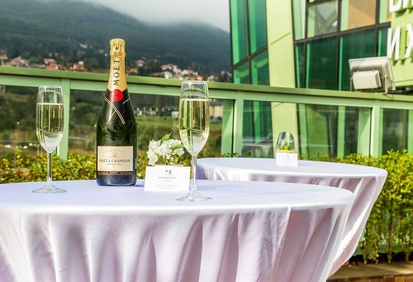 Earth & People Hotel & Spa   Free Parking