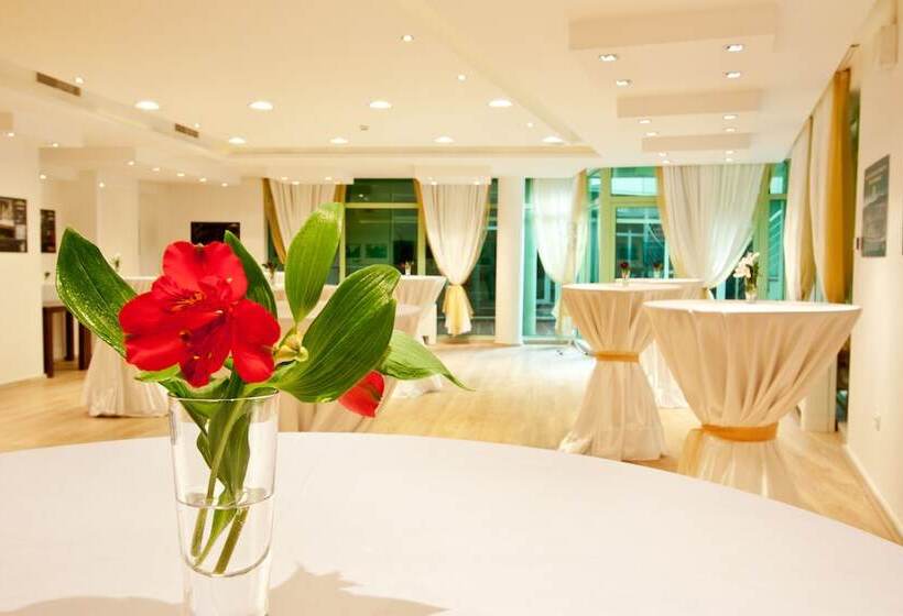 Earth & People Hotel & Spa   Free Parking