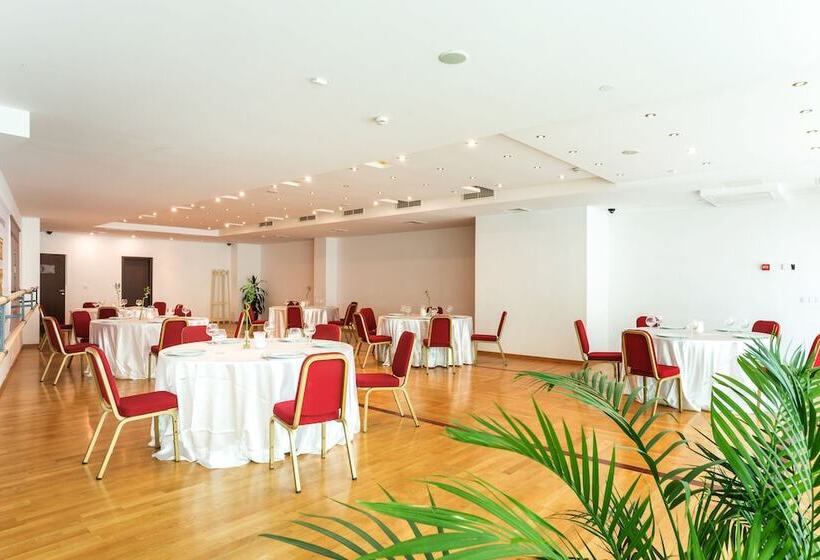 Earth & People Hotel & Spa   Free Parking