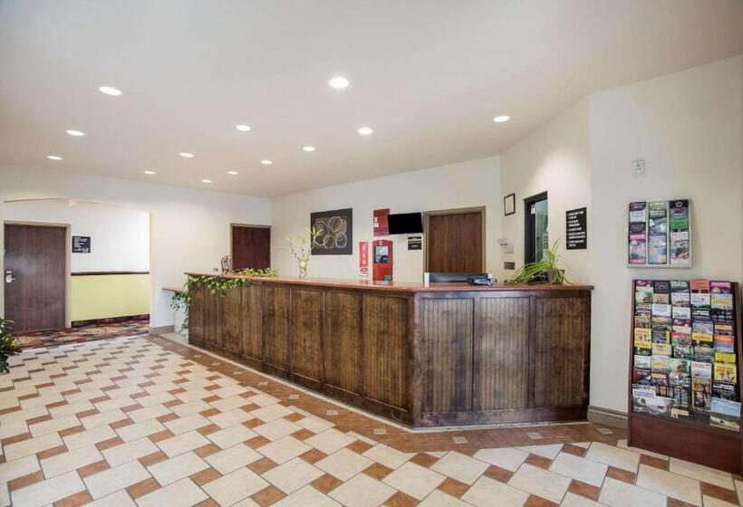 בית מלון כפרי Econo Lodge