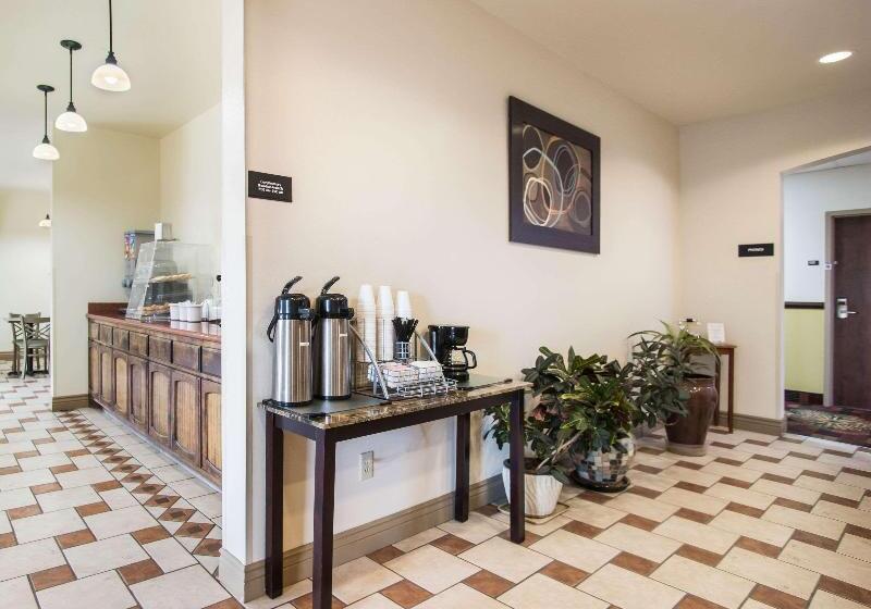 בית מלון כפרי Econo Lodge