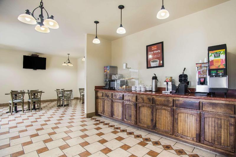 בית מלון כפרי Econo Lodge