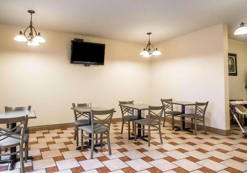 בית מלון כפרי Econo Lodge