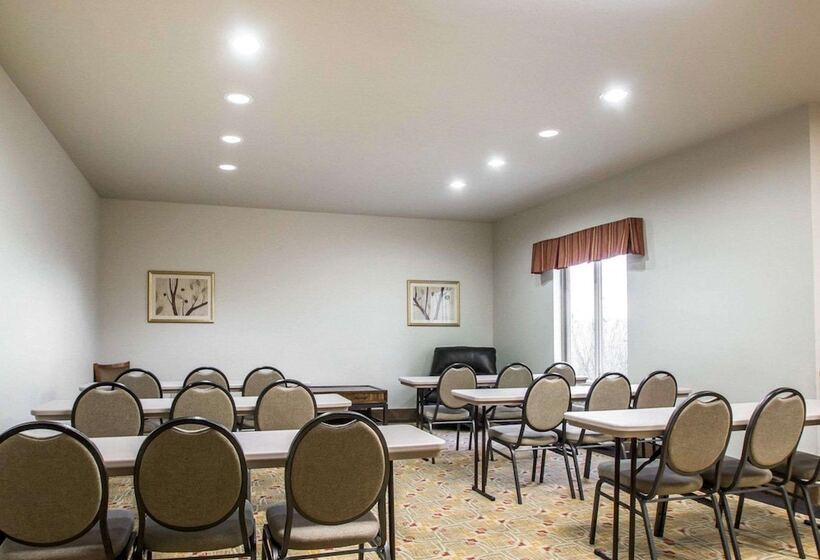 בית מלון כפרי Econo Lodge