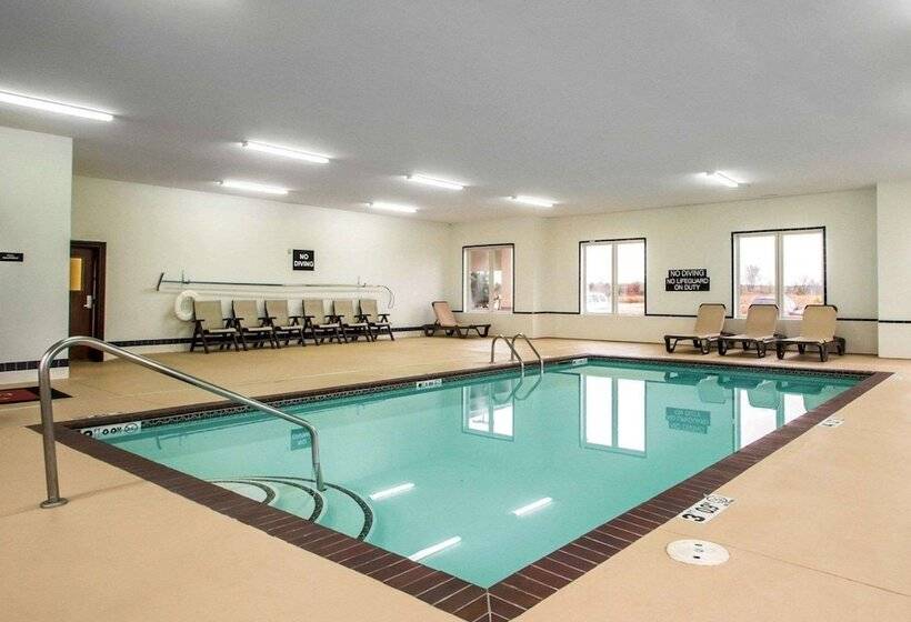 בית מלון כפרי Econo Lodge