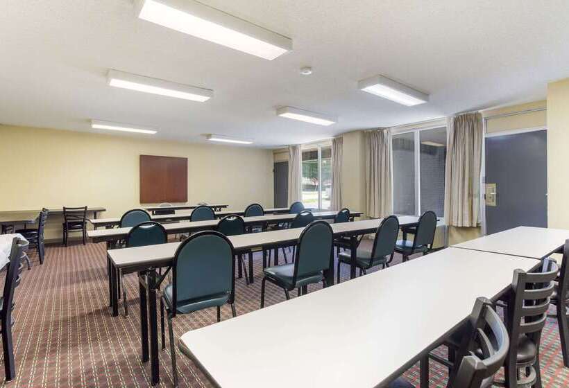 فندق Econo Lodge Gallatin   Metro Nashville