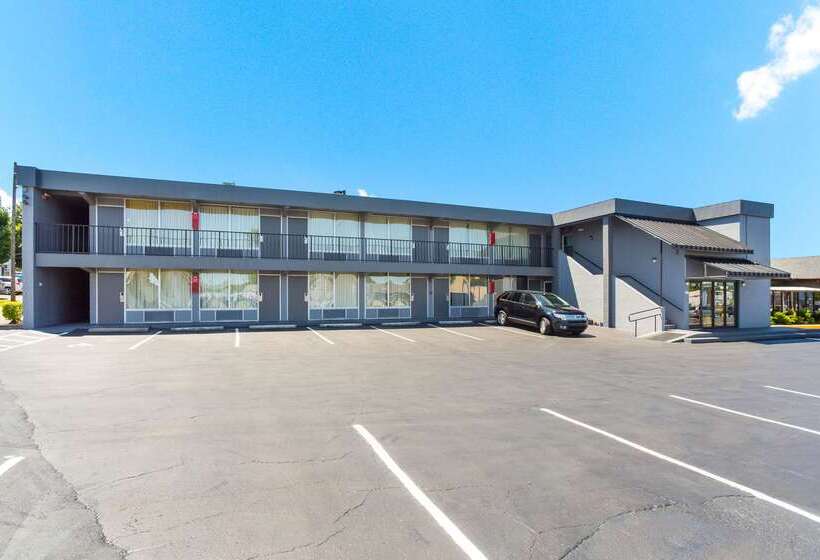 فندق Econo Lodge Gallatin   Metro Nashville