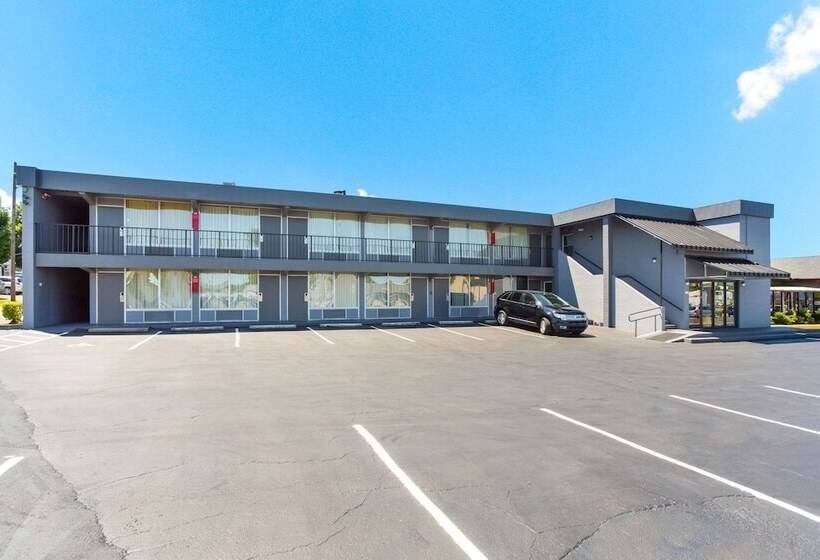 فندق Econo Lodge Gallatin   Metro Nashville