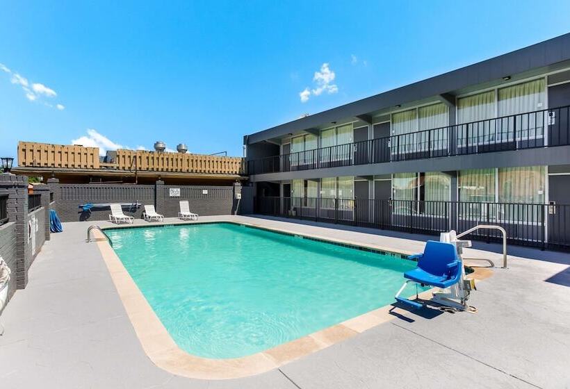 فندق Econo Lodge Gallatin   Metro Nashville