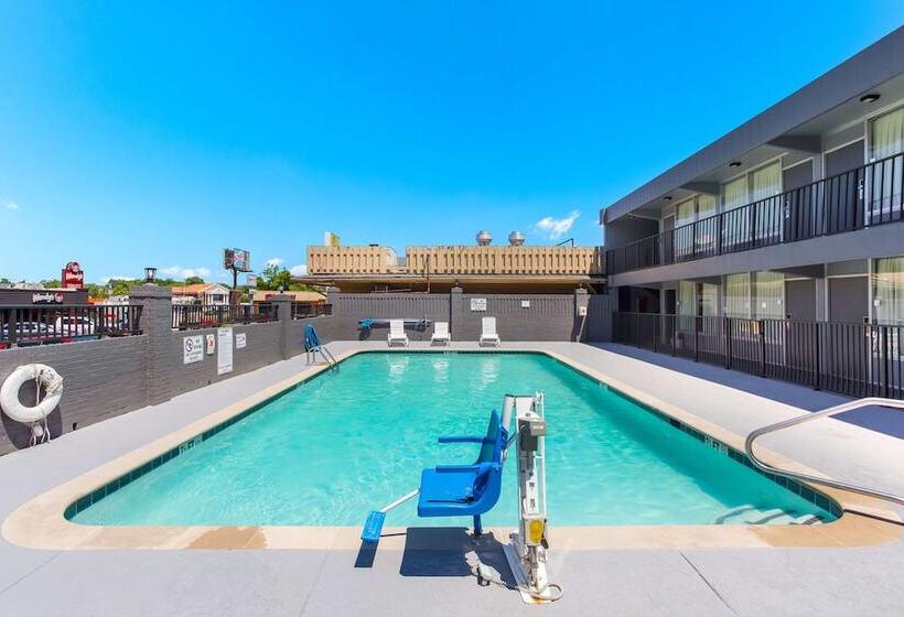 فندق Econo Lodge Gallatin   Metro Nashville