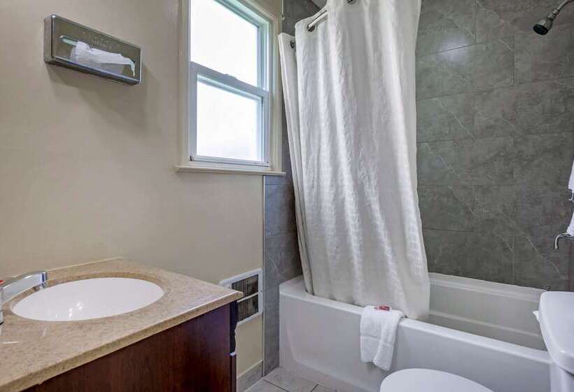 בית מלון כפרי Econo Lodge Woodstock  Shenandoah Valley I 81