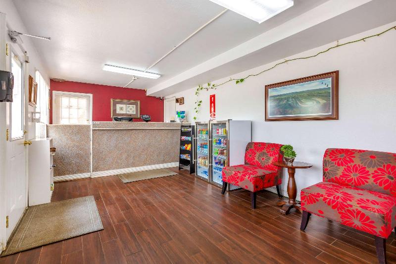 בית מלון כפרי Econo Lodge Woodstock  Shenandoah Valley I 81