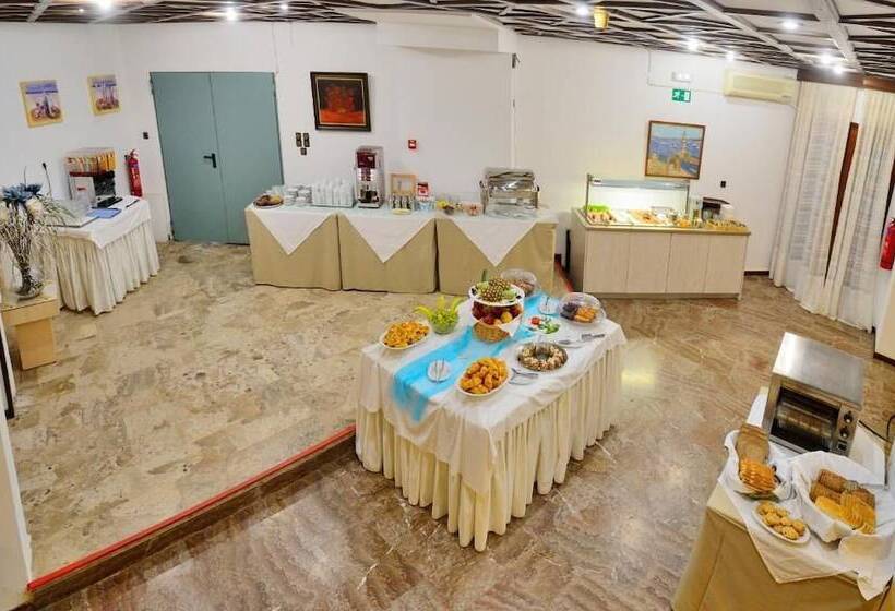 فندق Elena Beach