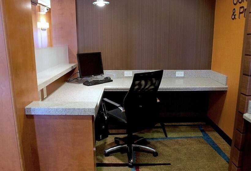 فندق Fairfield Inn & Suites Ames