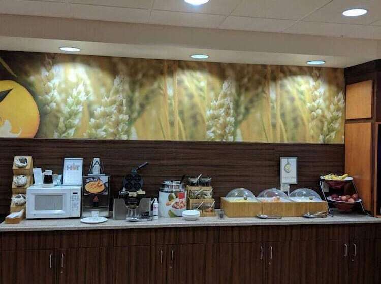 فندق Fairfield Inn & Suites Ames